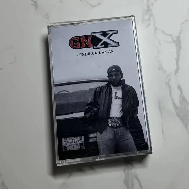 เทปคาสเซ็ตเพลง Greatest Hits ของเคนดริก ลามาร์ GNX สำหรับคอสเพลย์ เครื่องเล่นวอล์คแมน เครื่องบันทึกเสียงในรถยนต์ เพลงประกอบภาพยนตร์ งานปาร์ตี้