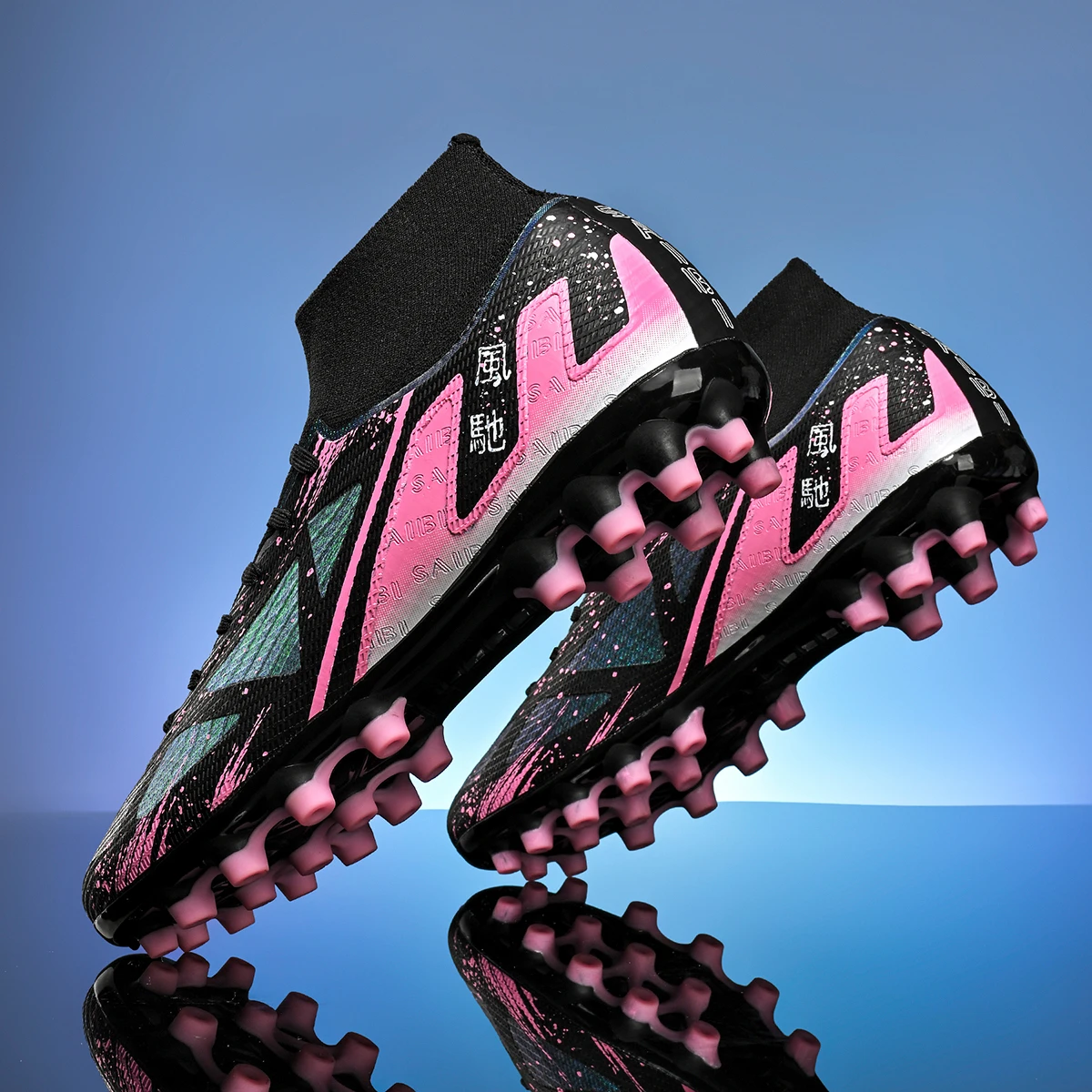 

New Men Soccer Shoes Professional Match Football Boots Non-Slip Training Shoes Grass Outdoor Sport Sneakers Ultralight Unisex