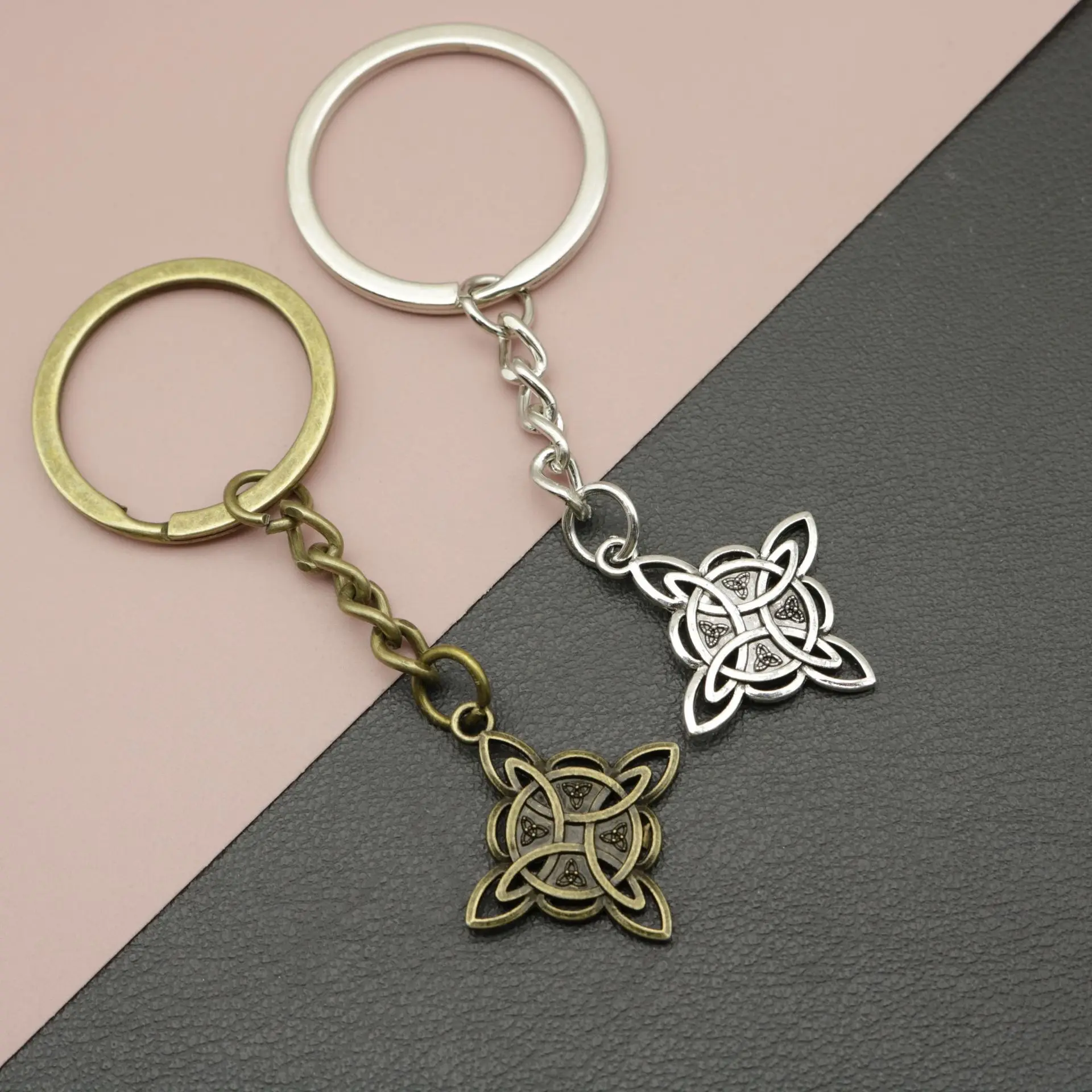 LLavero de nudo de bruja de brujería Vintage, amuleto irlandés de la suerte, llaves de nudo celta, colgante de bolso, accesorios de regalos para hombres y mujeres