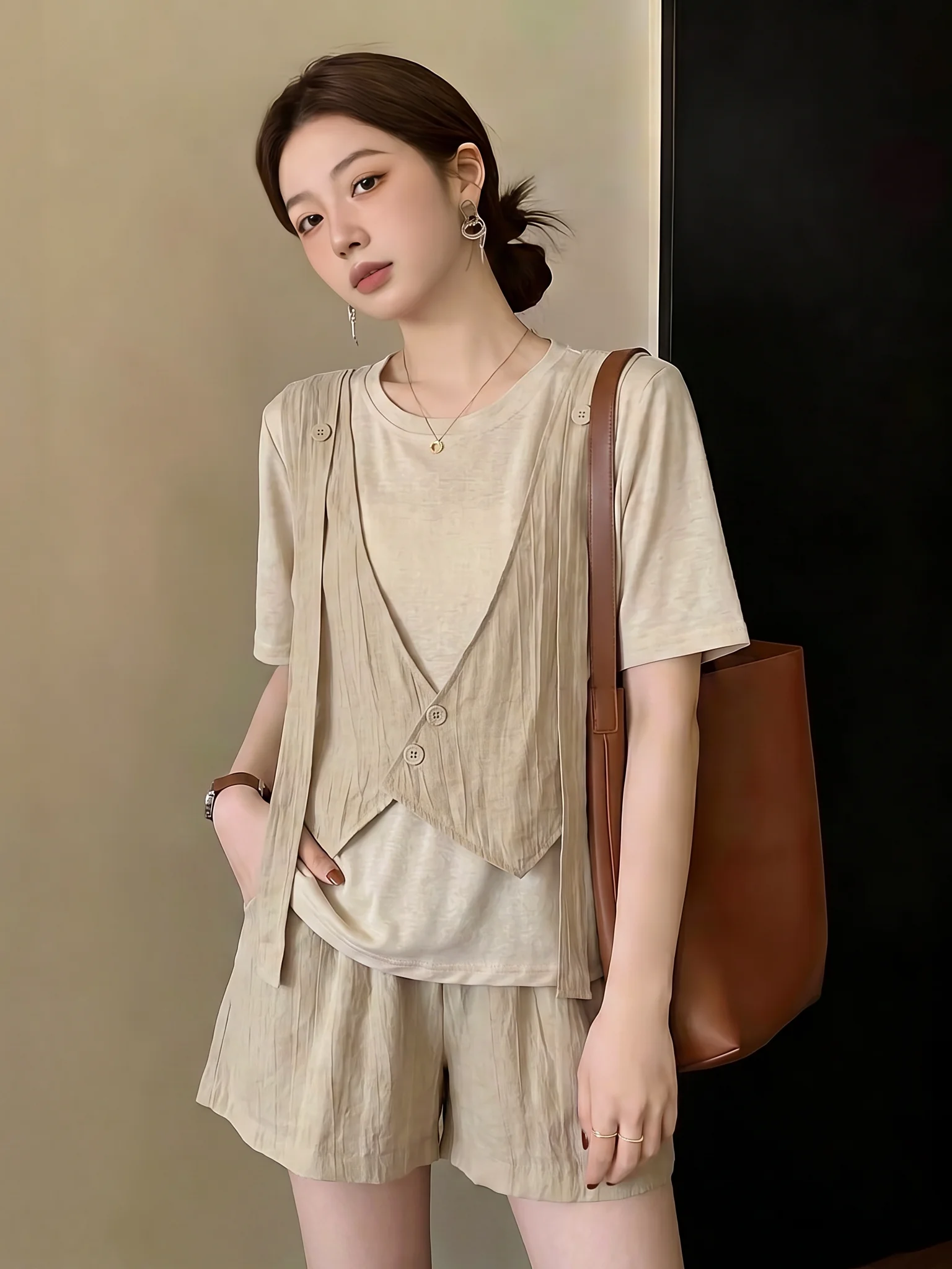 

plus Size Women's Summer Fashion Set High Waist Shorts Vest Old Money Style Casual Wear round Neck Short Sleeve Ensemble