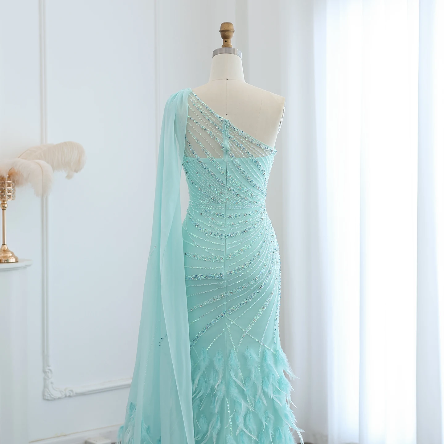 Sharon Said Luxuriöses, federbesetztes, türkisfarbenes, schulterfreies Meerjungfrauen-Abendkleid mit Cape, arabisches Ballkleid, Hochzeitskleid, SS498, maßgeschneidert – Detail 12