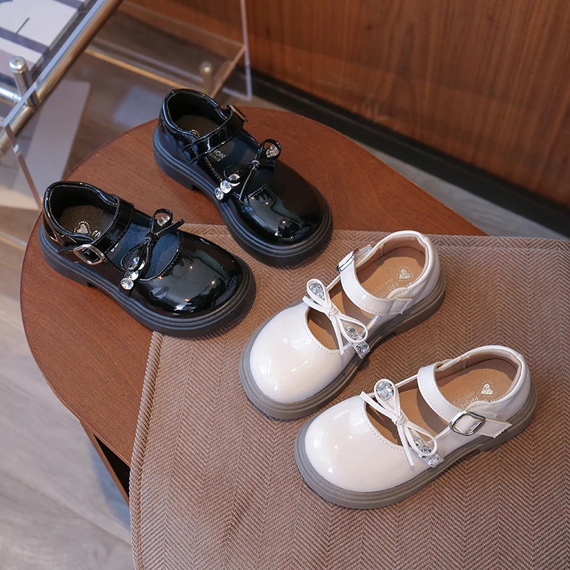 

Children Flat Shoes Korean Style Fashion Kids Leather Shoes Black Glossy 2025 Autumn New Girls Princess Casual Shoes Soft Bottom
