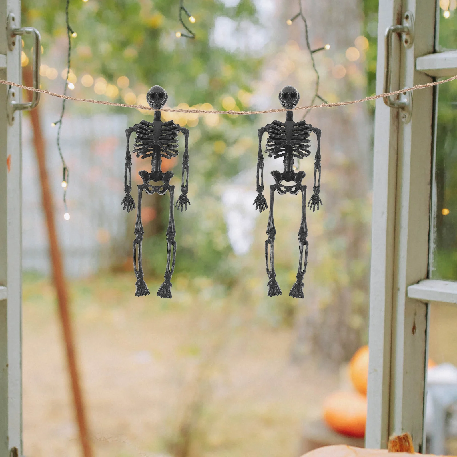 

1 Set Wear-Resistant Plastic Statue Halloween Decoration Small Skull With Rope For Party Haunted Ghost Ornament