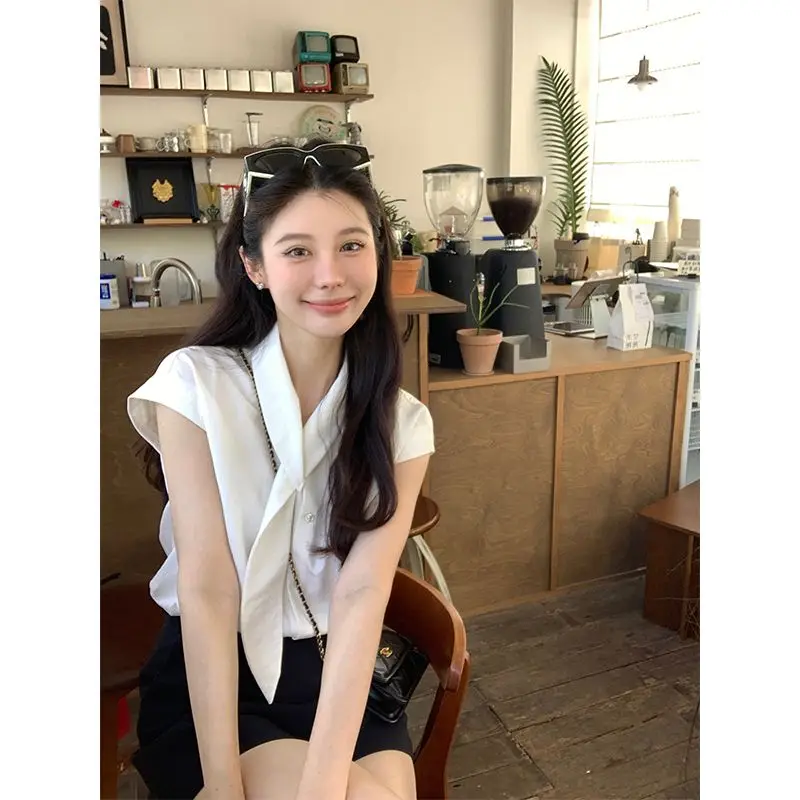 

Casual Style White Short Sleeve Women's Shirt Loose Fit Breathable Comfortable Sleeveless High-End Feeling Top for Petite