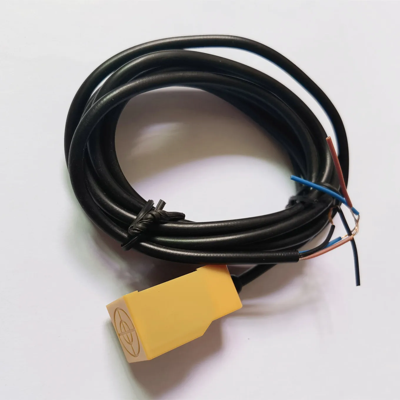 Original new 100% TP-SM5P1 TP-SM5P2 TP-SM5N1 proximity switch inductive switch