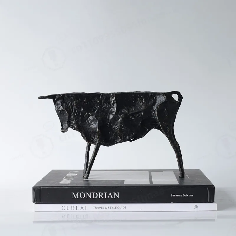 Vintage Spanish Bull Cast Iron Craft Ornament Minimalist Tabletop Decor for Living Room Study Office Furnishing Prop