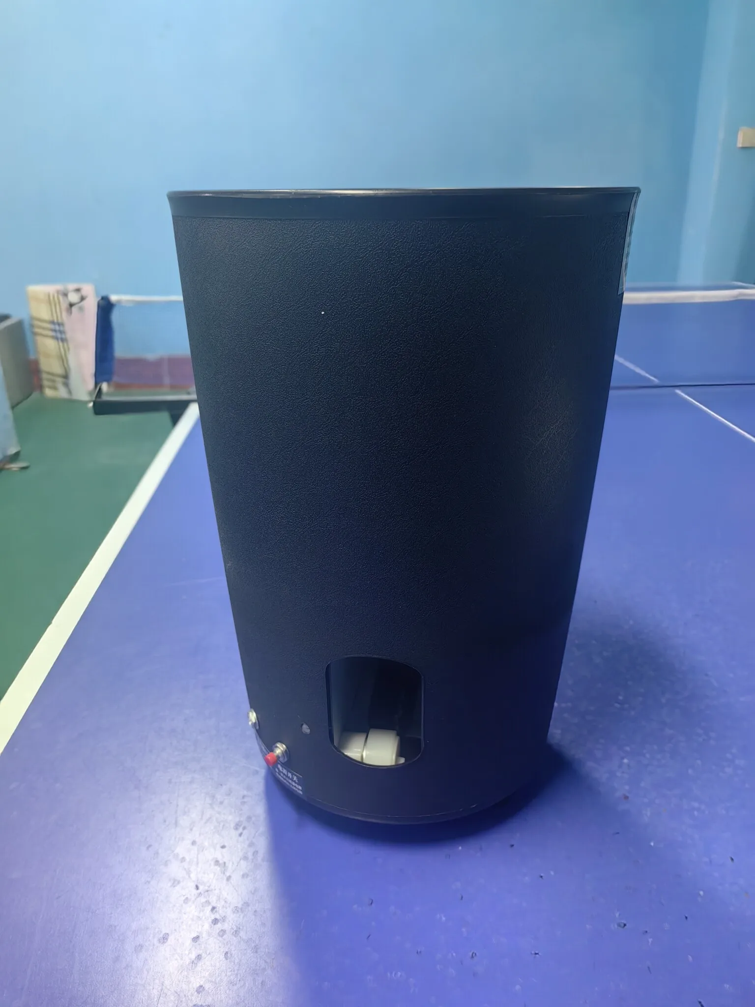 

Portable Rechargeable Table Tennis Robot，Home Use Intelligent Automatic Ping Pong Ball Machine with Remote Control