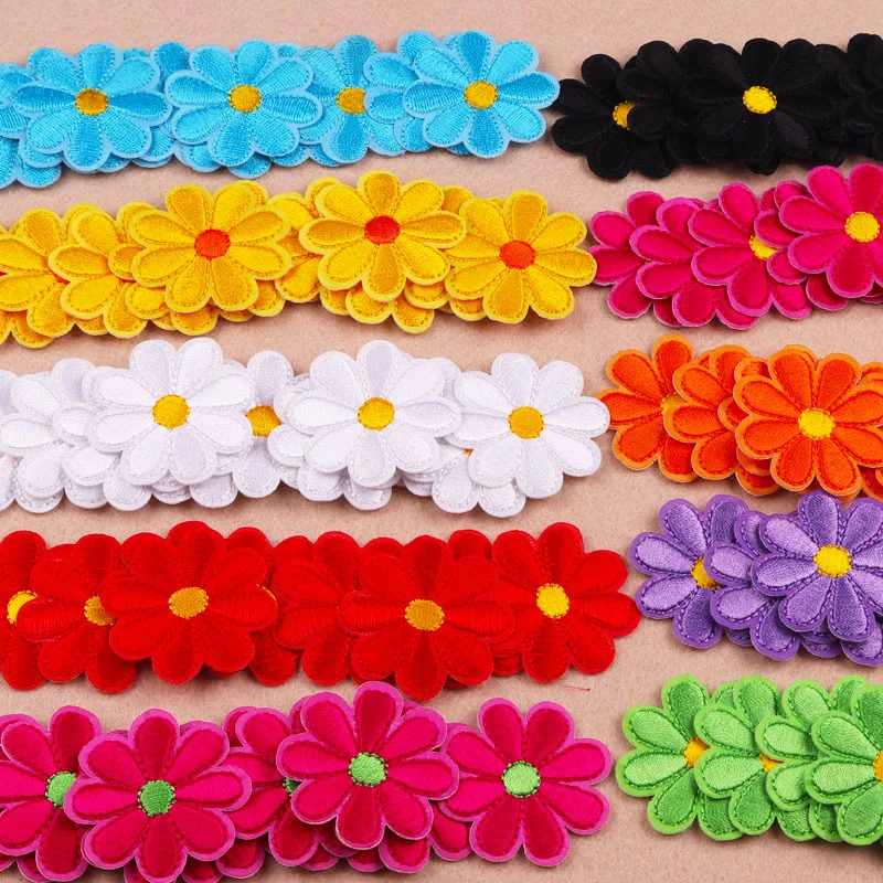 10PCS Großhandel Blume Daisy Stickerei Patches Thermoadhäsive Patch Eisen Auf Patches Für Kleidung Cartoon Aufkleber Hut Abzeichen