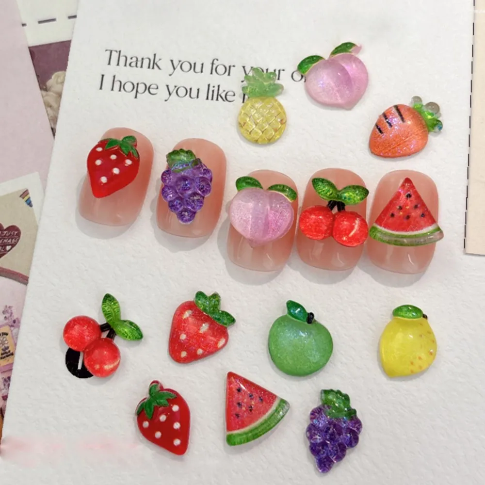 50個入り 3Dイチゴ キュートネイルチャーム 漫画風フルーツ フラットバック樹脂ラインストーン ジェム レッドイチゴデザイン ネイルデコレーション ジュエリー
