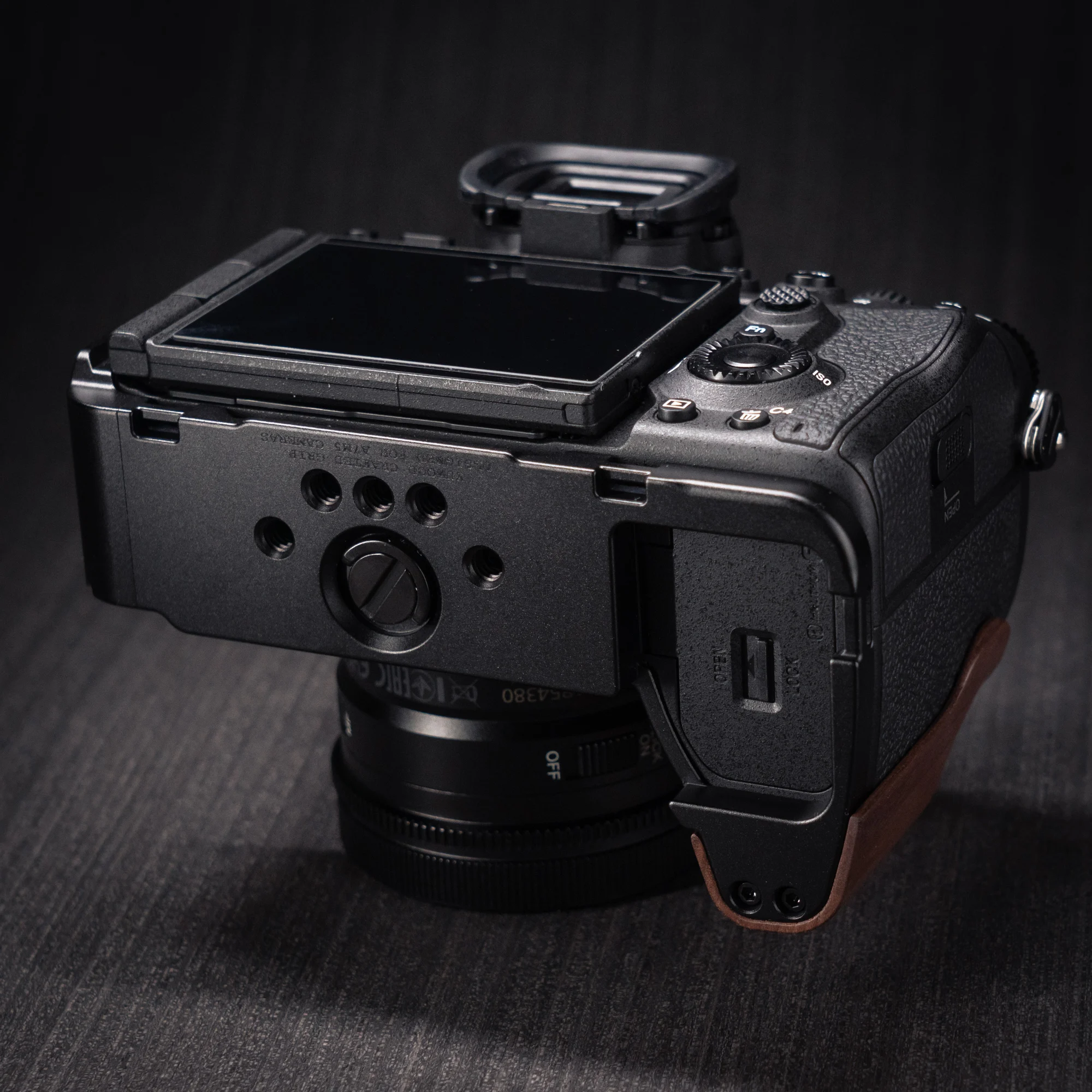 YUWOOD für Sony A7R5 / A7M4 Kamera-Cage mit Holzgriff und integrierter Schnellwechselplatte für Arca-Swiss Cage Rig Kit – Detail 13