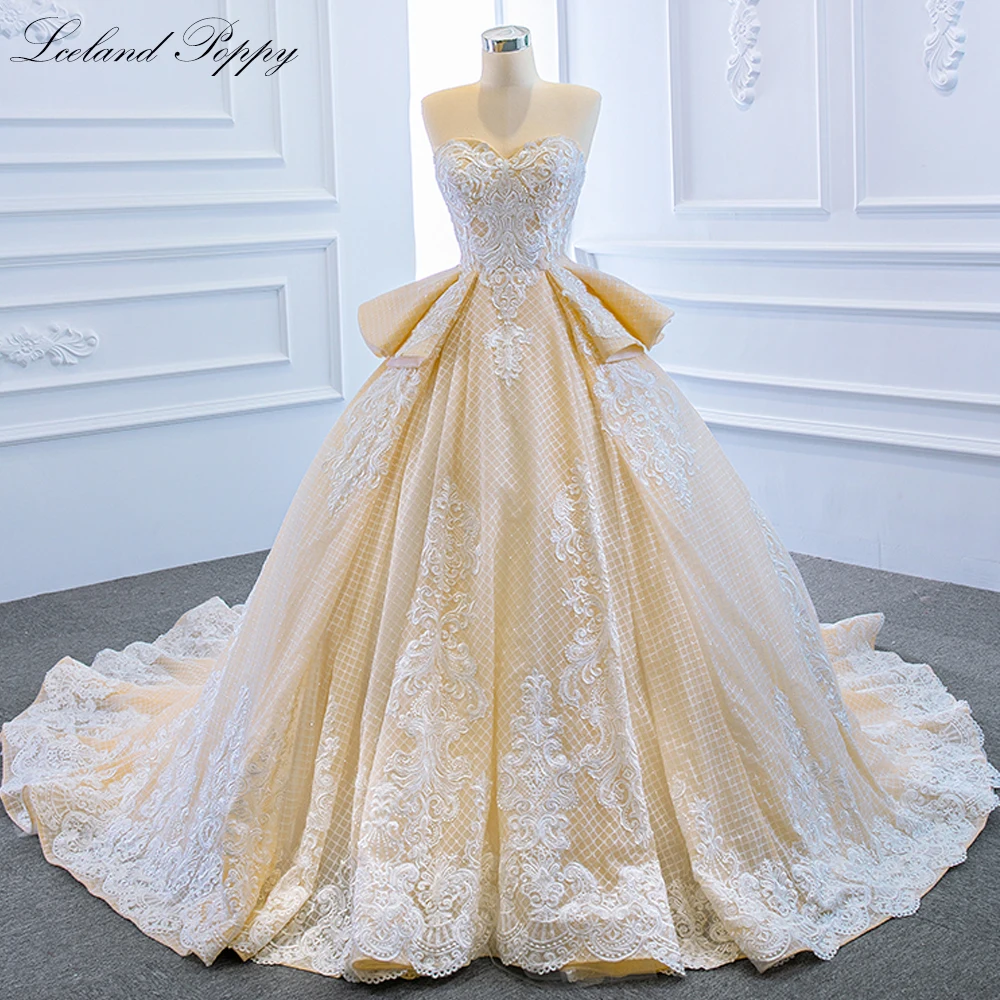 

Lceland Poppy A Line Strapless Lace Champagne Wedding Dresses 2022 Sleeveless Ruffled Bridal Gowns Vestido de Noiva