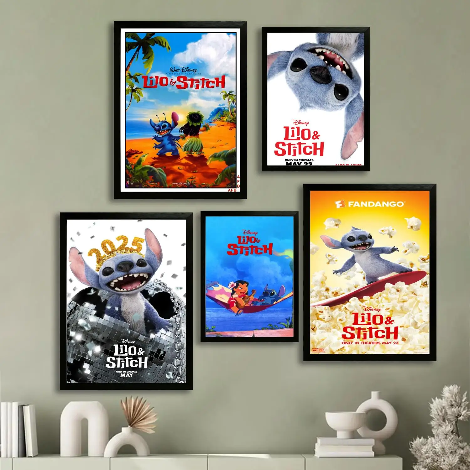 

Lilo & Stitch Canvas Art Poster and Wall Art Picture Print, Modern Family Bedroom Decor Posters,Decorative painting