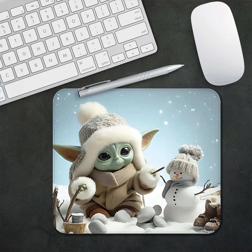 M-Mandalorians Baby Yoda لوحة ماوس الألعاب XS لوحة ماوس صغيرة لألعاب الكمبيوتر سطح المكتب الديكور مكتب ماوس حصيرة Deskmat البساط