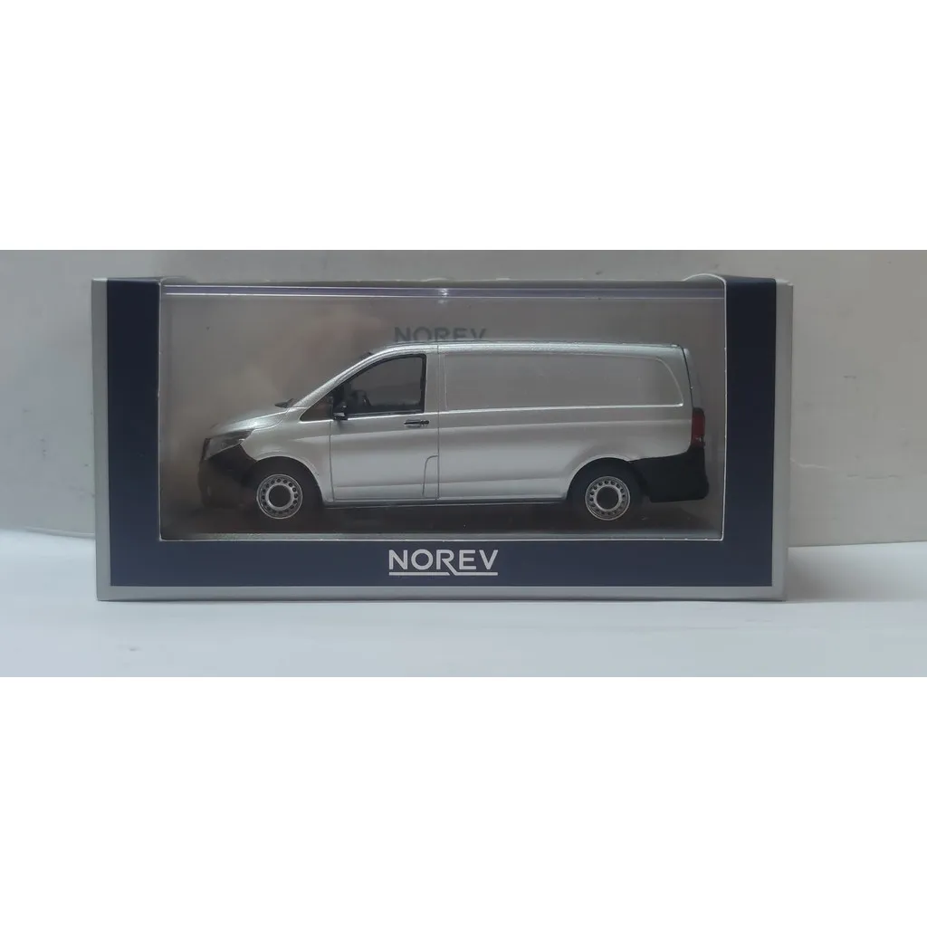 

Модель автомобиля Mercedes-Benz Vito, литая под давлением, масштаб 1:43, серебристая, с дефектом колесной рамы, NOREV