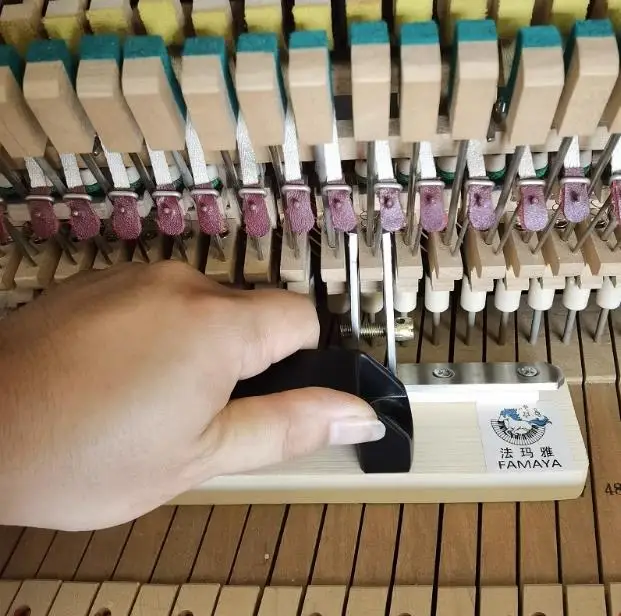 Piano tuning maintenance tool (Interlock holder)