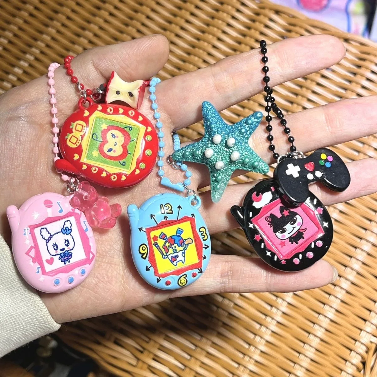Tamagotchi anime simulado eletrônico pet máquina modelo kawaii mimitchi mochila chaveiro pingente mismotchi modelo presente de aniversário