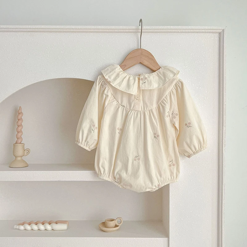 ربيع جديد 2026 رومبير مطرز للفتيات الصغيرات 0-24 متر بأكمام طويلة من القطن لحديثي الولادة ملابس داخلية للفتيات الصغيرات رومبير على الطراز الكوري