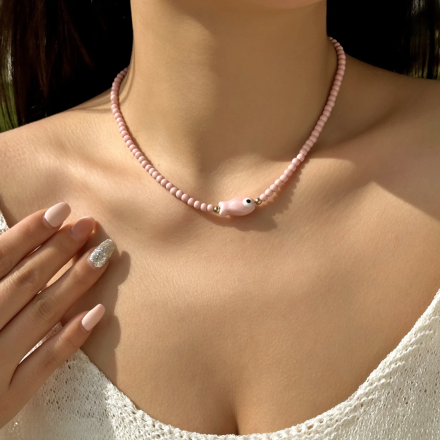 الملونة السيراميك الأسماك مطرز قلادة للنساء للجنسين اليدوية الأرز الخرز المختنق الشاطئ حفلة الجمالية سحر مجوهرات هدايا