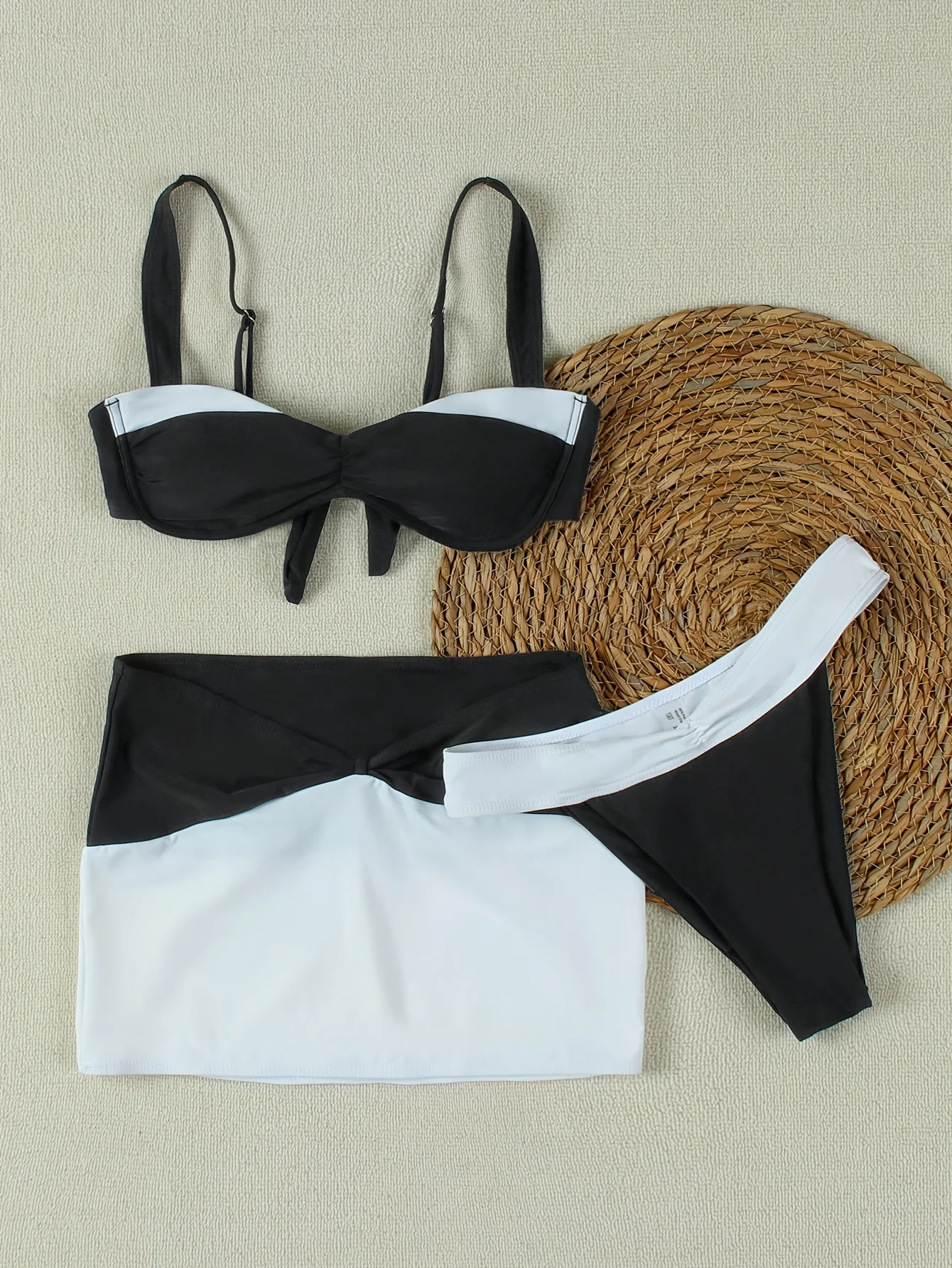 2026 Nieuwe dames sexy mode zwart-wit contrasterende bandeau-jurkstijl tweedelig badpak voor kustvakantie badmode