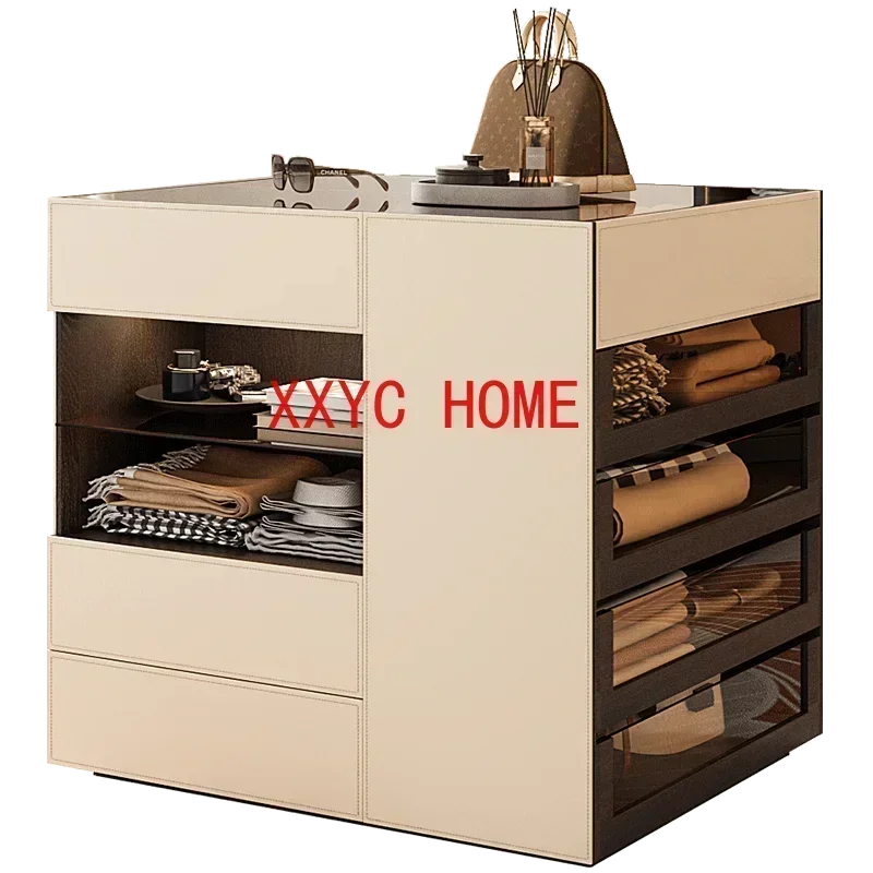 Небольшая квартира, спальня, напольная витрина, бытовой минималистичный комод для хранения вещей