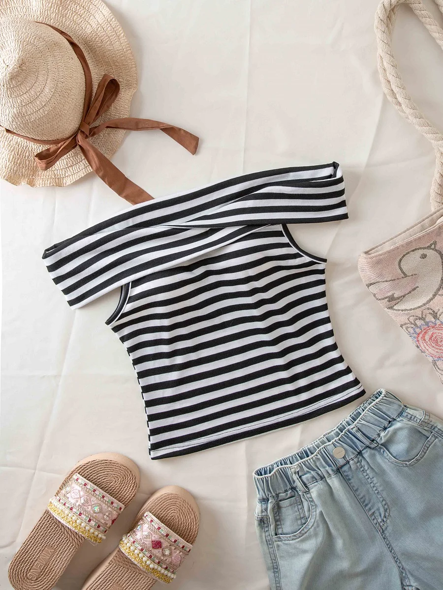 

Women's Stylish Casual Striped Off-Shoulder Top, Trendy Strapless Design for Summer Outings, Chic and Fashionable Blouse