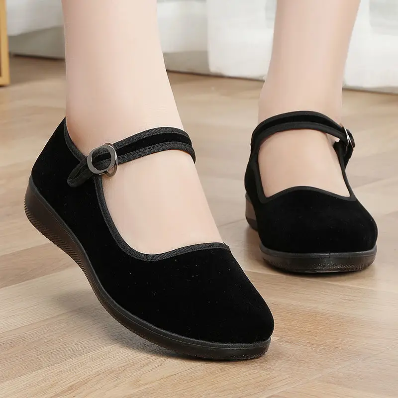 Old Beijing cloth shoes for women, suitable for hotel and restaurant staff, featuring work .soft-soled black grandmother shoes