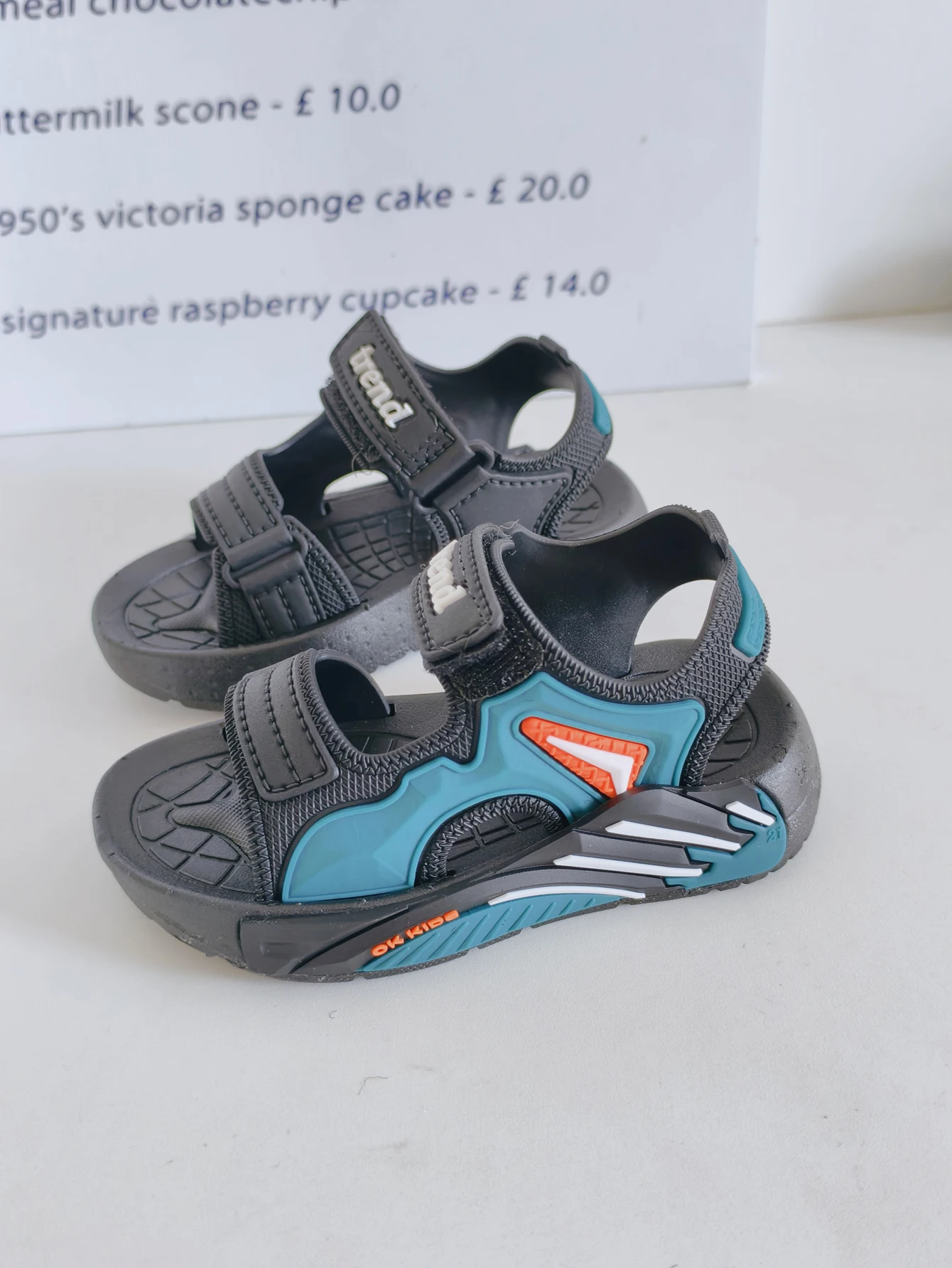 

Летние спортивные сандалии для мальчиков 2026 года с закрытым носком, легкие, нескользящие, с мягкой подошвой, детские пляжные туфли, уличные повседневные прогулочные сандалии для малышей