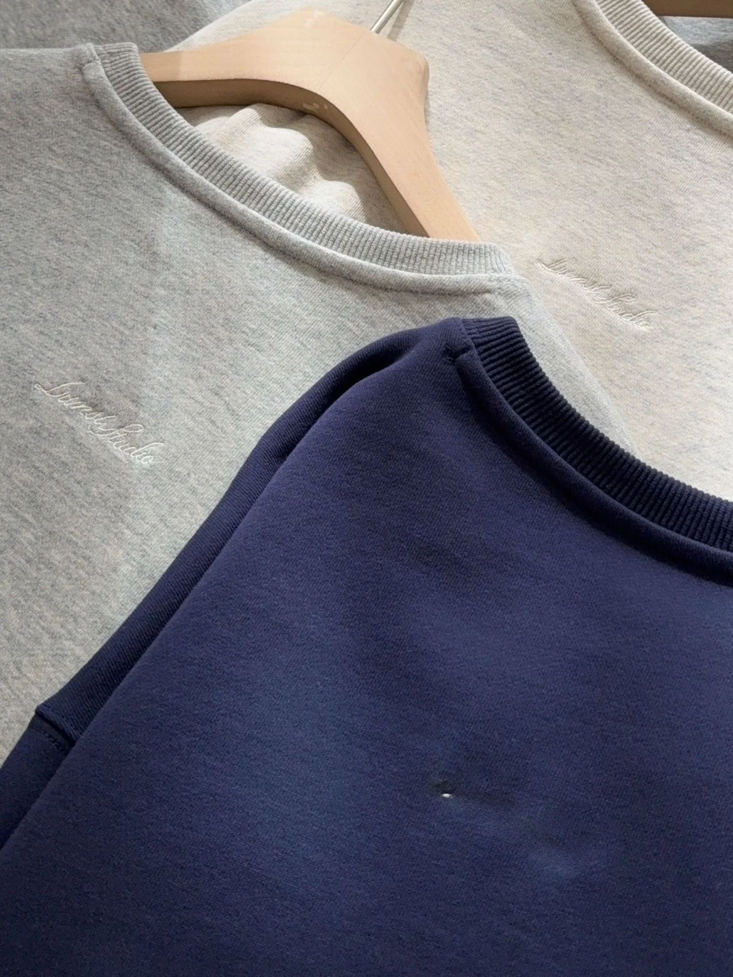 Mole F de Aodão com Gola Redonda e Manga Longa, Estilo Tubo Reto, Bordado Retrô DUN, Nova Coleção Primavera 2025 ...