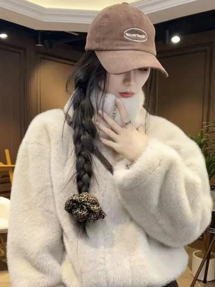 เสื้อโค้ทขนเฟอร์เทียมแบบมีซิป สไตล์วินเทจสำหรับผู้หญิง อุ่นสบายในฤดูหนาว คอตั้ง แขนยาว สไตล์เกาหลี ลำลอง น่ารัก หวานๆ