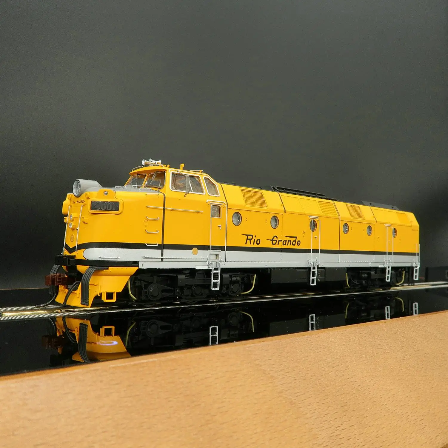 PIKO Train Model HO Type 1/87 97451-4-7 Rocky Mountain ML Digital Sound Internal Heat Locomotive 2 Optional Track Car Toys