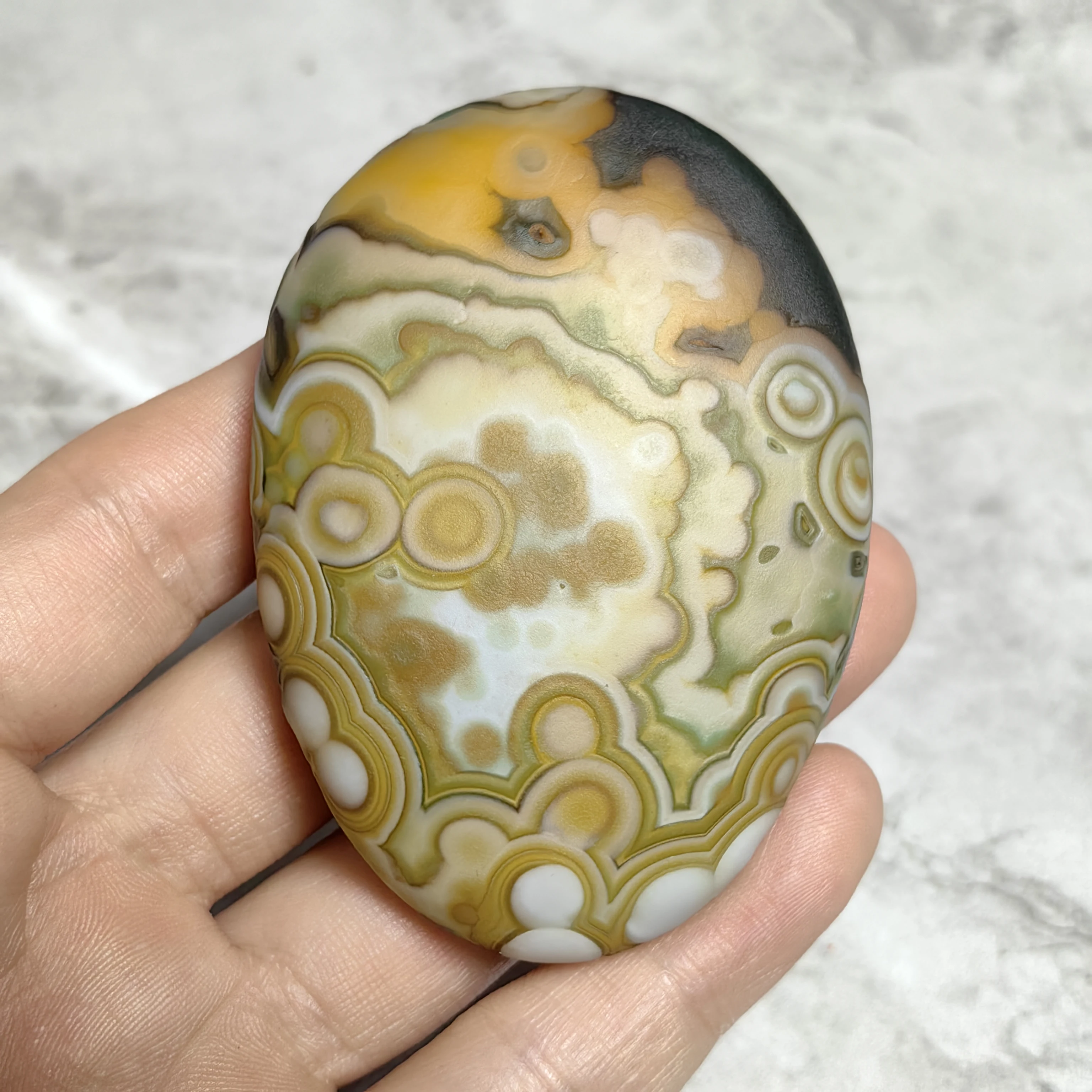 Unique Cartoon Image Eye Pattern Gobi Agate Artistic Conception Palm Stone for Personal Collection Stress Relief Home Decor