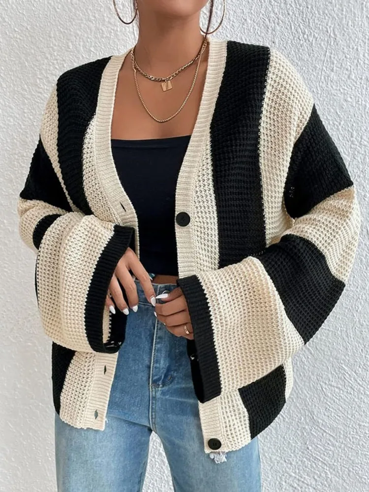 Freeacy 2024 Autumn New Woomen's Buttoned Sweater Contrast Color V-neck Long Sleeves Loose Fit Knit Sweater Cardigan Coats