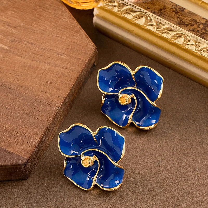 

Elegant and exquisite enamel drop glaze three-dimensional flower stud earrings, elegant and high-end commuting earrings