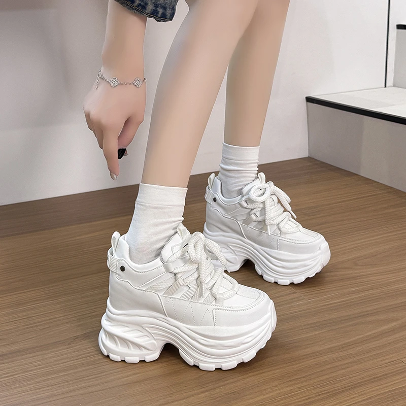 รองเท้าผ้าใบผู้หญิงแบบหนา 9 ซม - Wedge Heeled Sneaker บทวิจารณ์และราคา