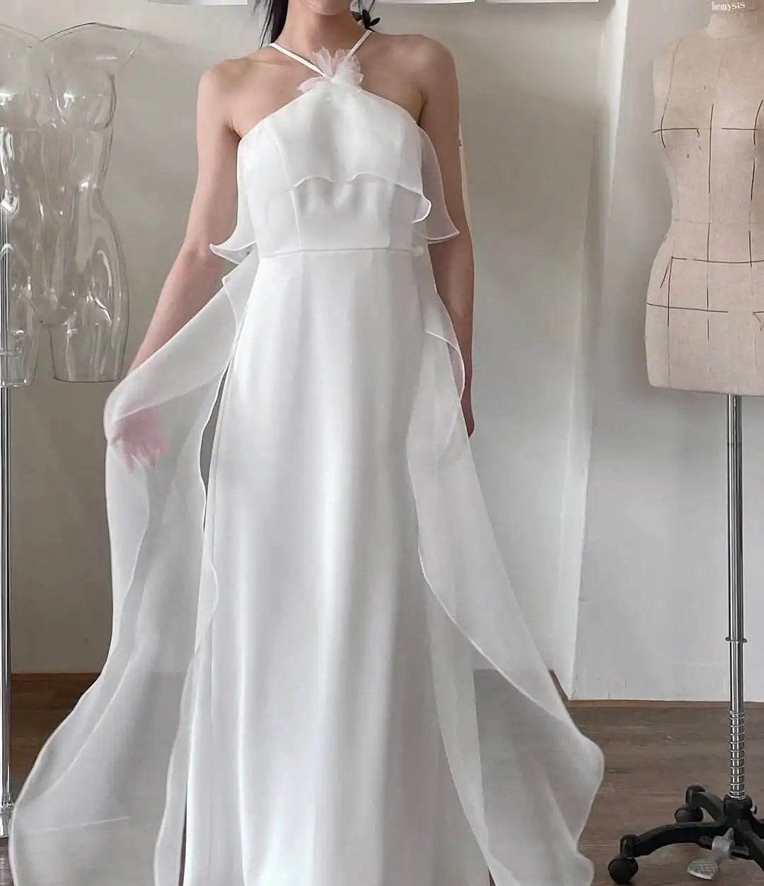 MD Simple Halter Satin Wedding Dress Sleeveless Korea Photoshoot Pleat Floor-Length Bridal Gown Applique Customized 웨딩드레스