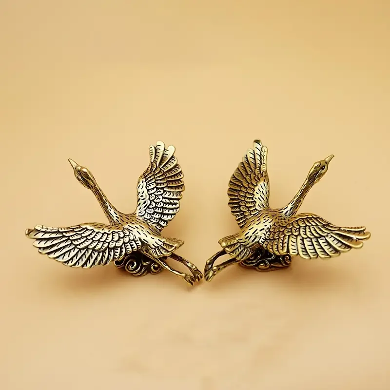 Elegante fliegende Kranich-Figur aus Messing – Desktop-Dekoration im Vintage-Stil, Büro-Kunststück, Tee-Haustier-Zubehör – Detail 3