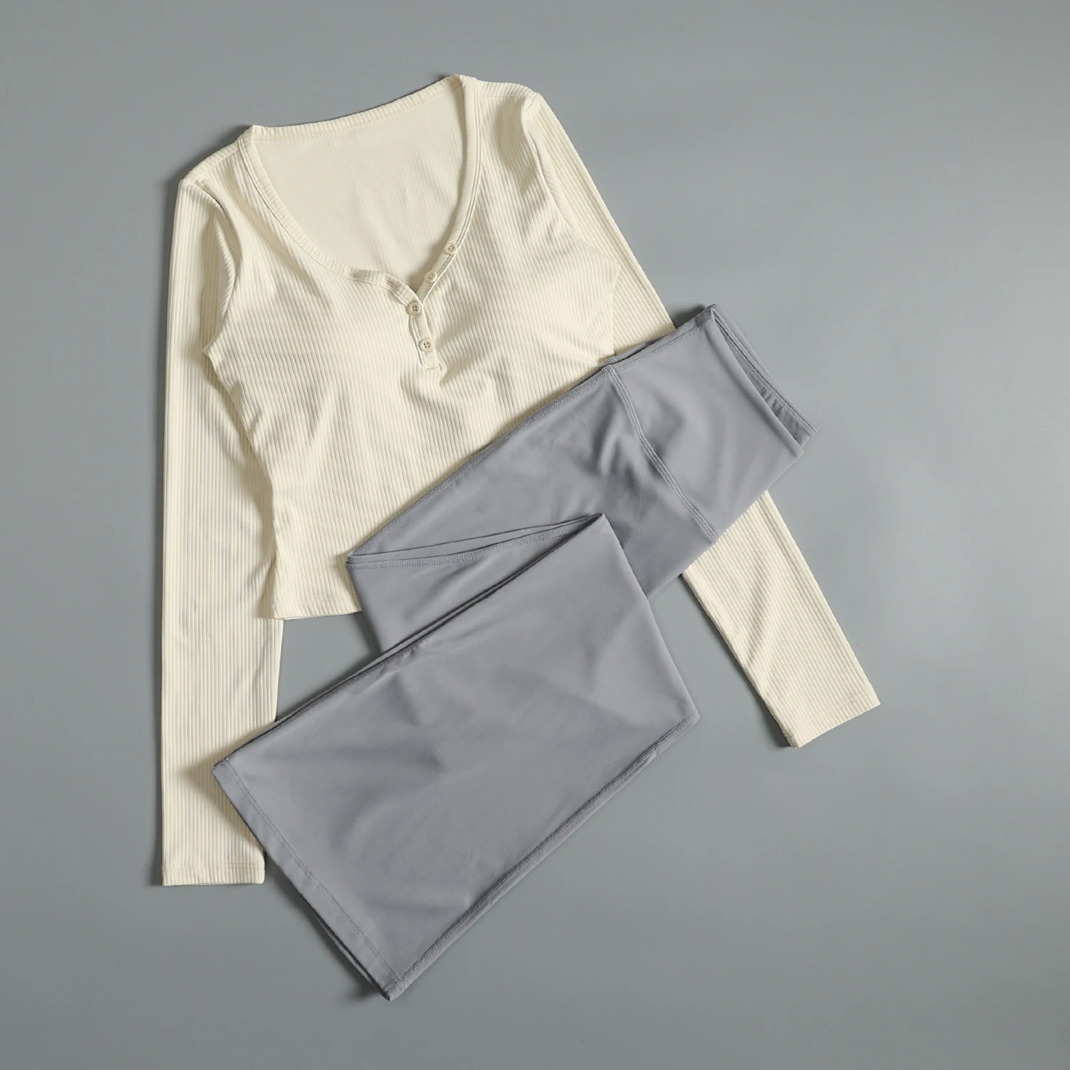 秋の女性用ヨガスーツ、プロのジムエクササイズ、朝のランニング、速乾性、胸パッド付き、スポーツスリムロング