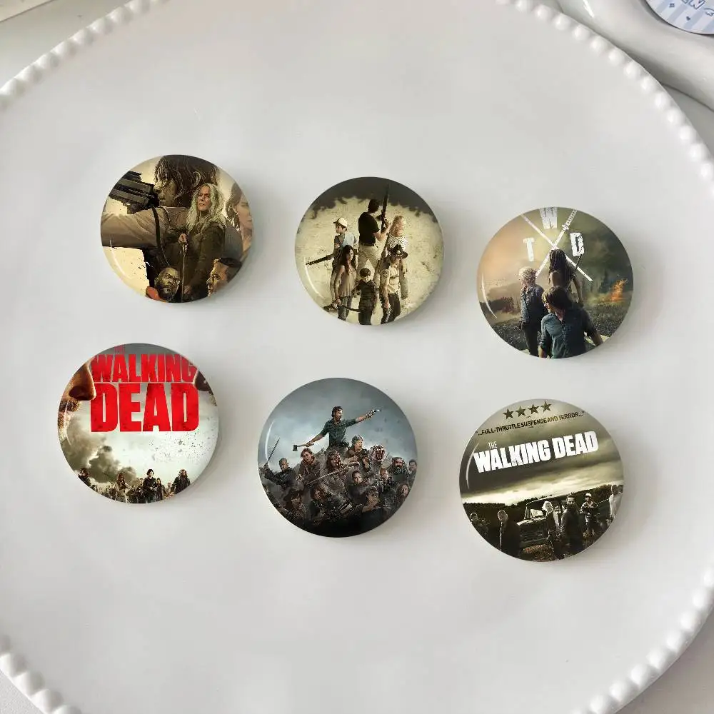 The Walking Dead Anime Broschen Niedliche Cartoon-Anstecknadeln für Jacken und Jeans Geschenk-Accessoire