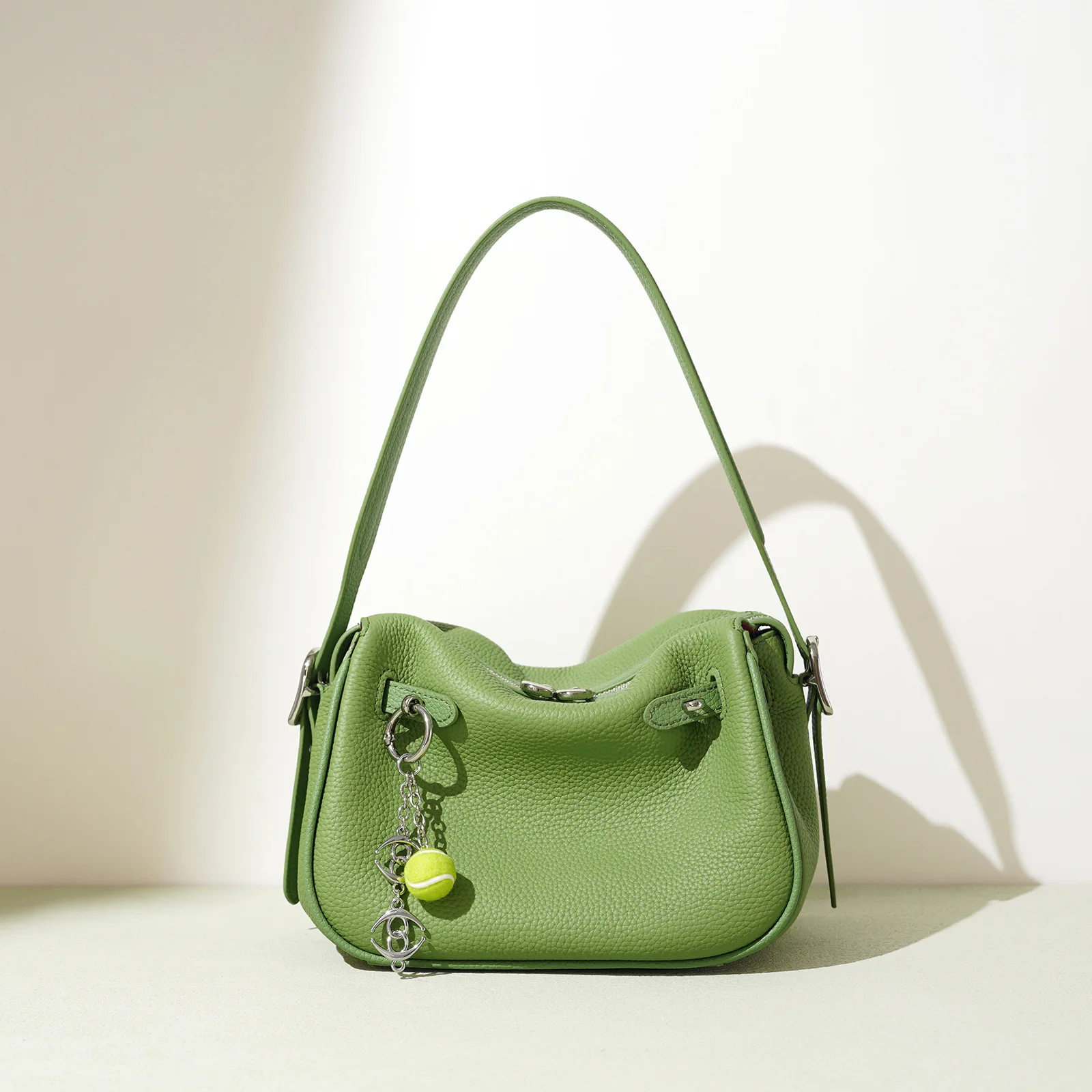 

100% Pebbled Genuine Leather Pillow for Women, 2026 New Tennis Charm Underarm, Сумка Женская