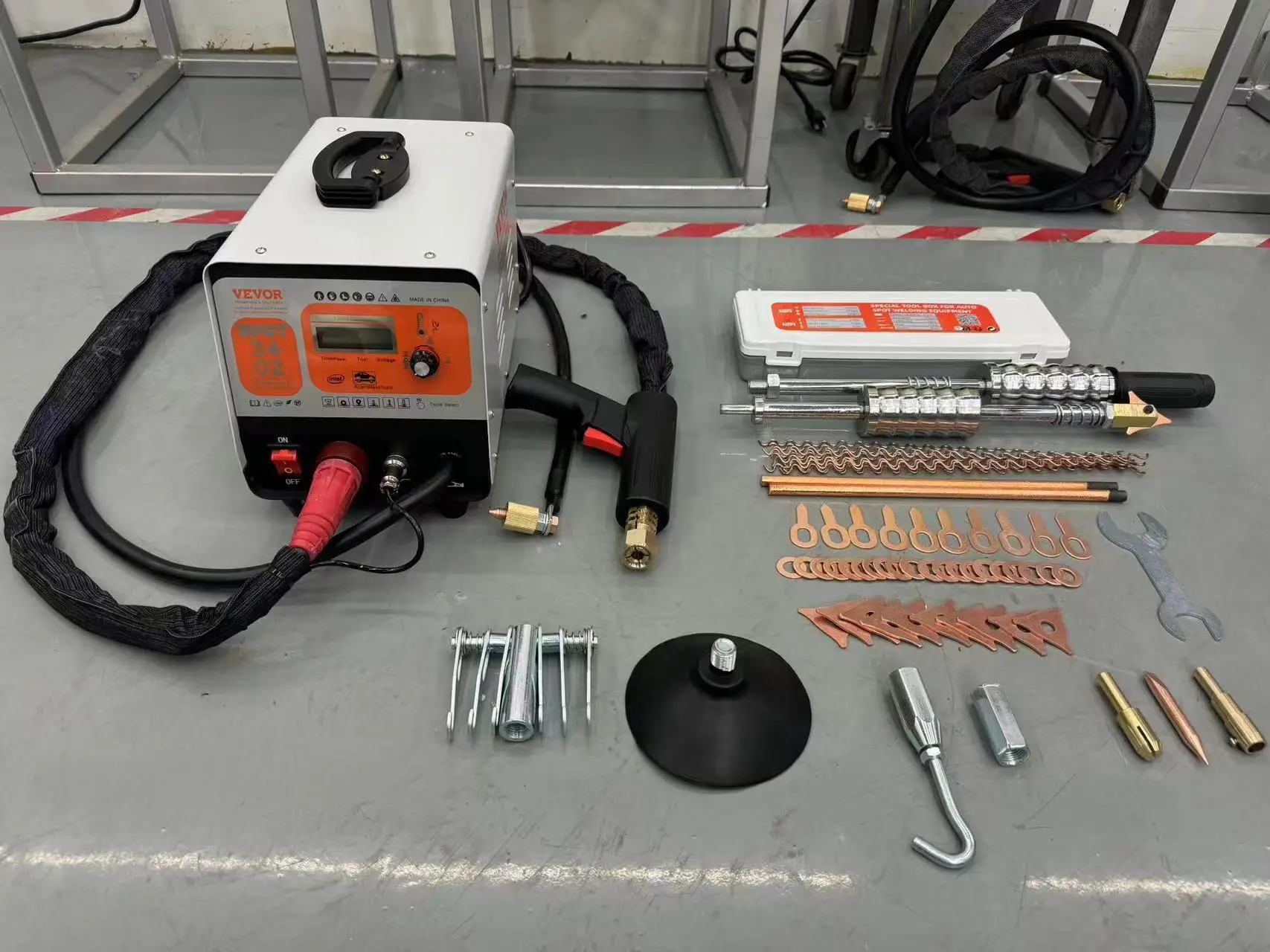 Spot Welder Dent Puller Car Sheet Metal Repair Machine3 KW 220 V with 2 Welding Guns 6 Modes Spot Welding Machine with LCD