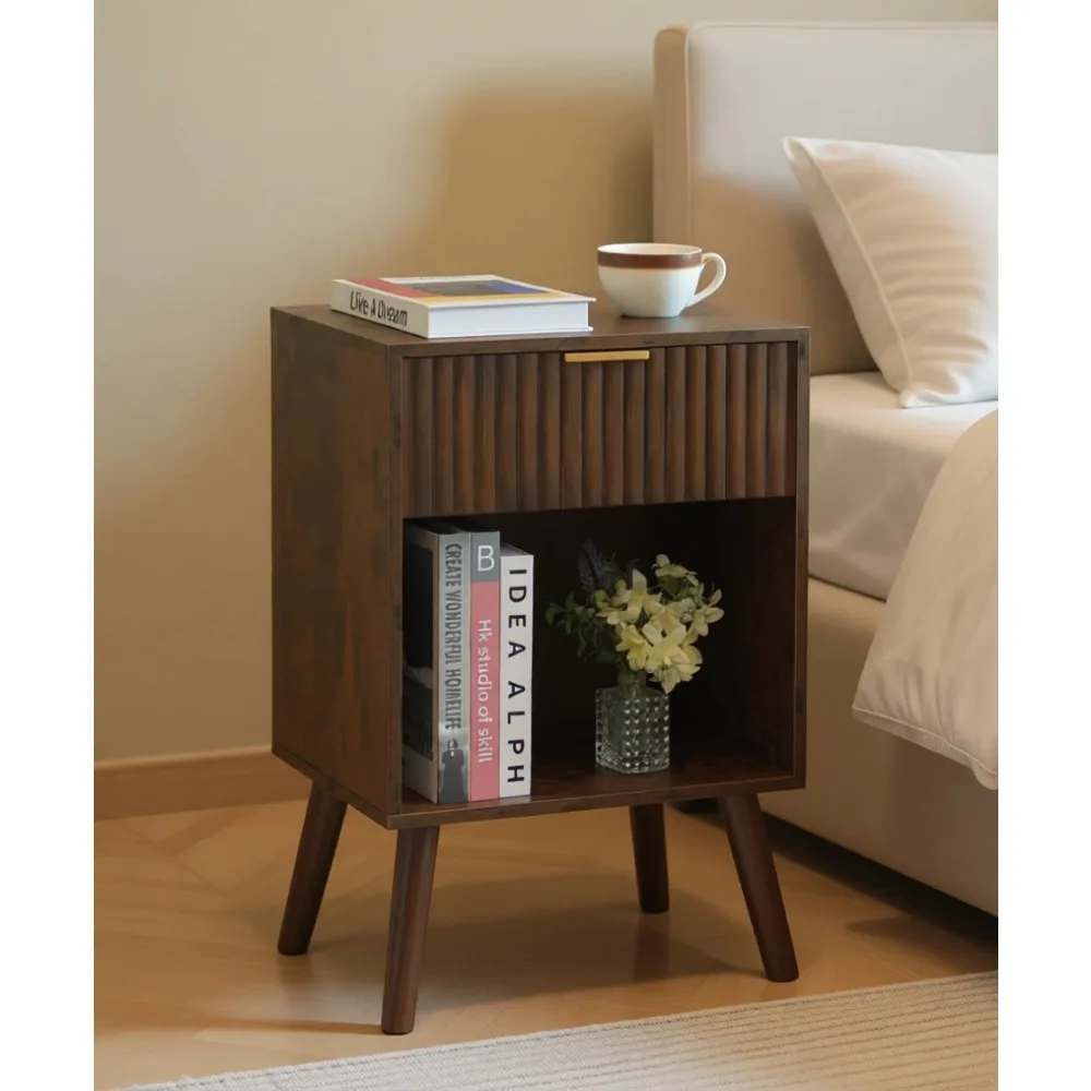 

Прикроватная тумбочка в стиле Mid-Century Modern с выдвижным ящиком и открытым отделением для хранения, ножки из массива дерева, цвет рустик-коричневый