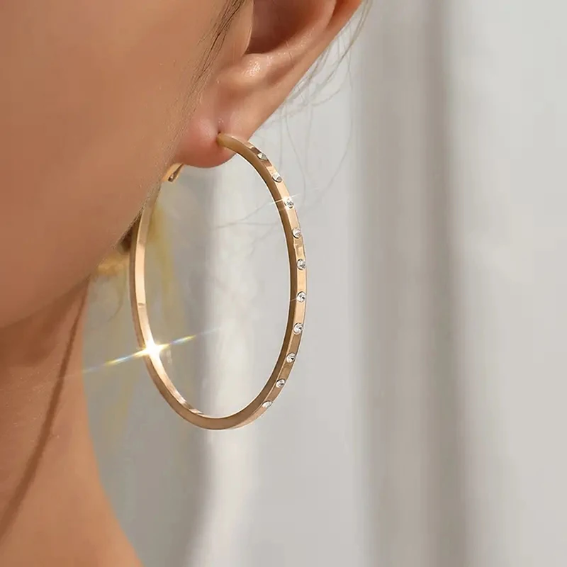 Huitan Große Creolen für Damen, Luxuriöse Kreisohrringe, CZ-Piercing, Statement-Schmuck, Modisches Party-Geschenk-Accessoire