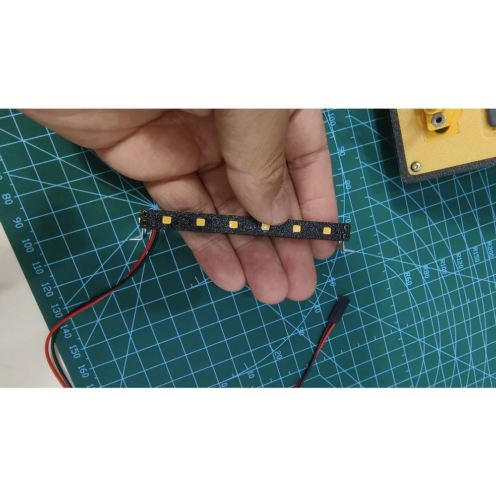 

LED Front Bumper Light roof light for 1/10 RC Crawler Car Traxxas TRX4 Defender AXIAL SCX10 RC4WD D90 D110 Wraith CC01 TT02 JEEP