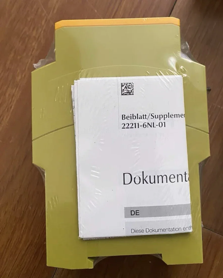 The new PNOZ (safety relays) Pilz XV3 774540
