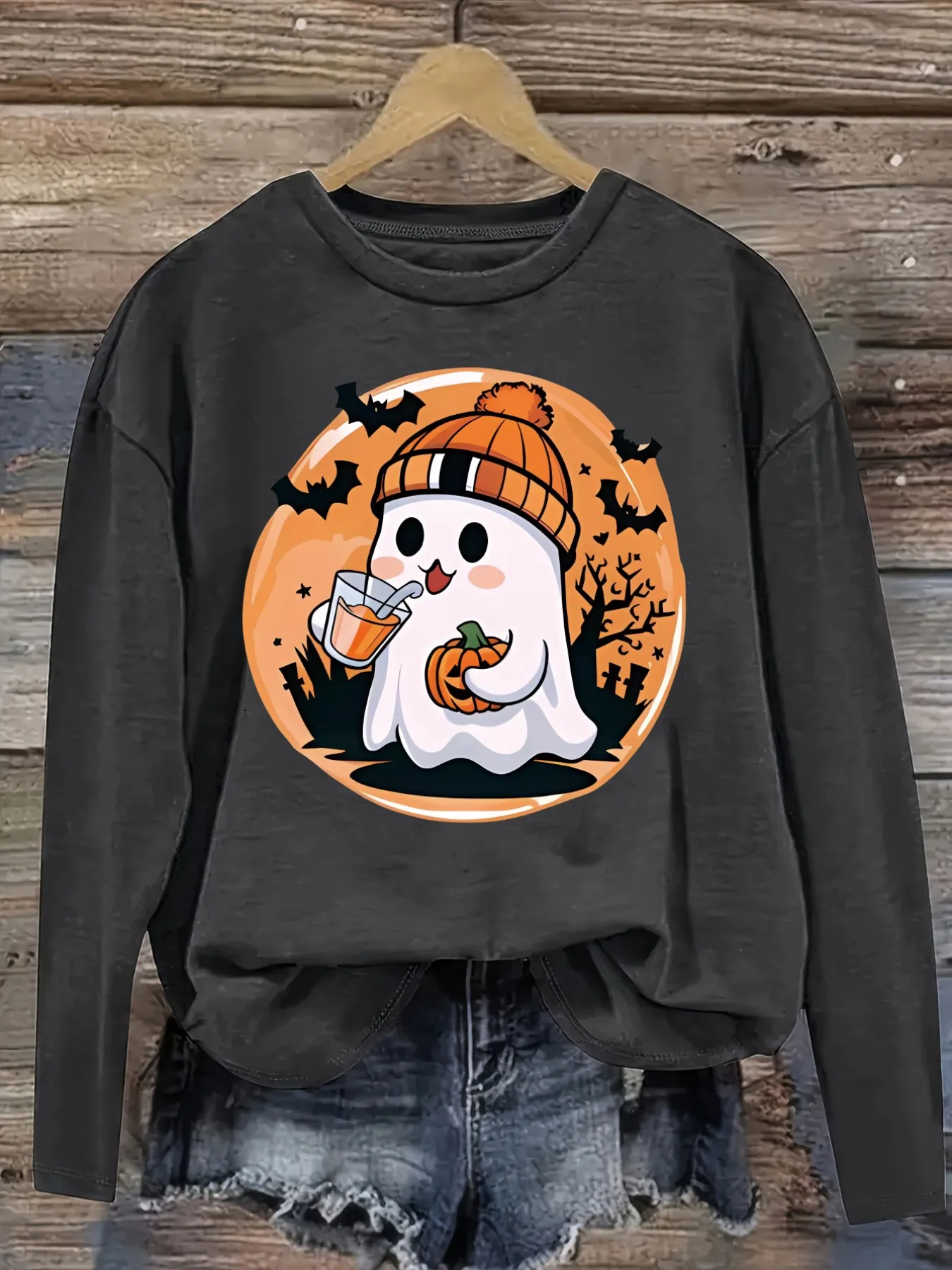 Women's Casual Long Sleeve Crew Neck T-Shirt Cute Ghost Holding Pumpkin Drink Design, Round Neck Women's Clothing, Machine Washable, Slightly Elastic, Loose Fit, Spring Autumn Winter Women's T-Shirt, Halloween Costume Outfit