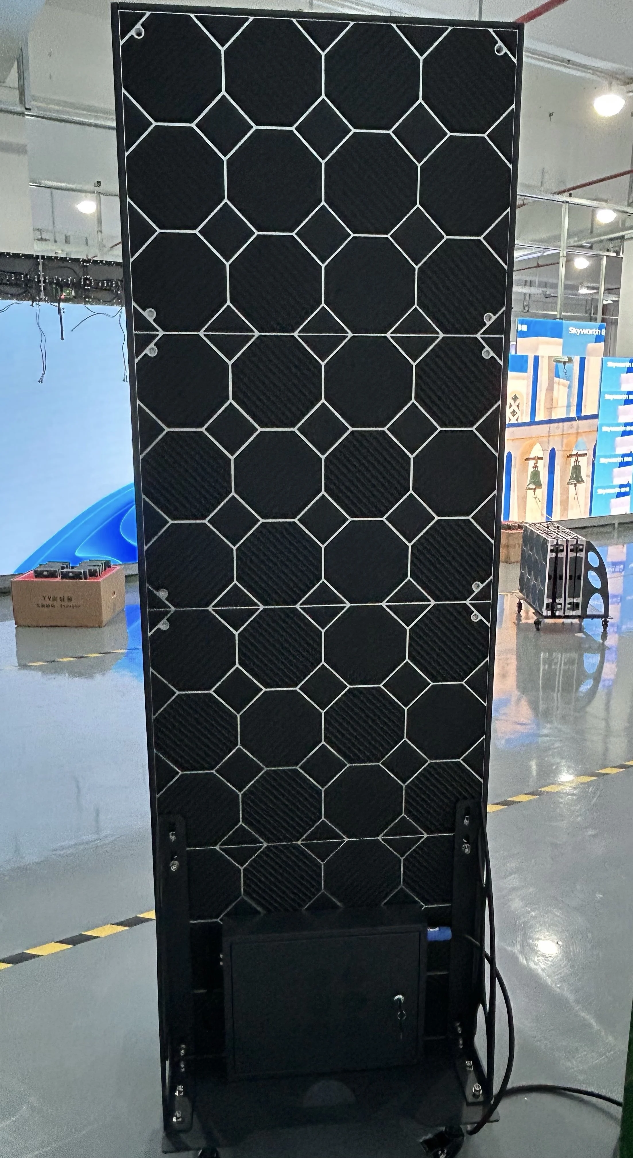 カスタマイズ可能なP1.53屋内折りたたみ式LEDディスプレイ画面 640*1920mm ポータブルポスターデジタルサイネージ 新発売 ステージ/地下鉄向け
