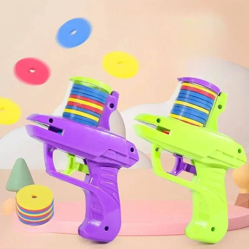 어린이 UFO 총은 부드러운 파편을 발사할 수 있으며 야외 부모-자식 대화형 장난감입니다.