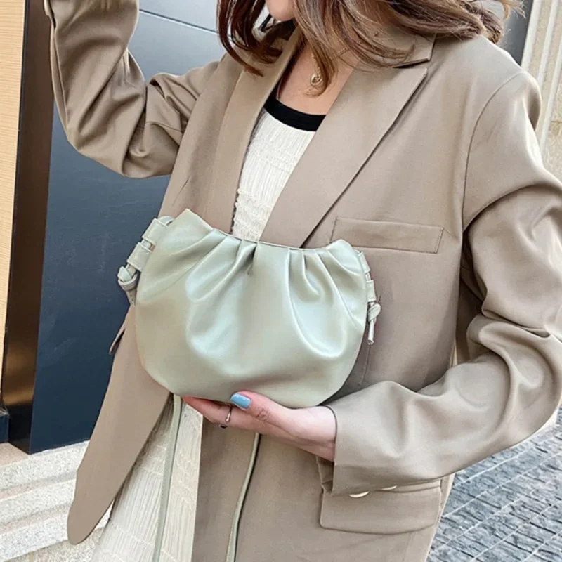 Fashion Ladies Shoulder Bag Pleated Messenger Bag Women Solid Color Pleated Design Ladies Bag Mini Zipper Cloud Bag for Girls