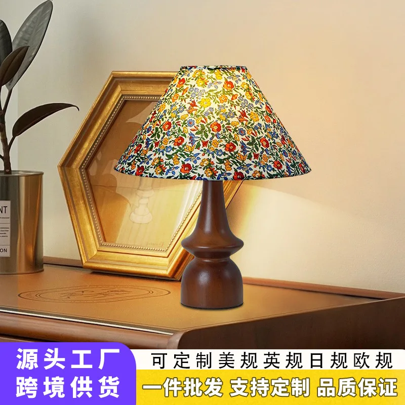 

Medieval printed fabric desk lamp retro bedroom bedside high-end lamp Japanese-style wabi-**** wind atmosphere solid wood orname