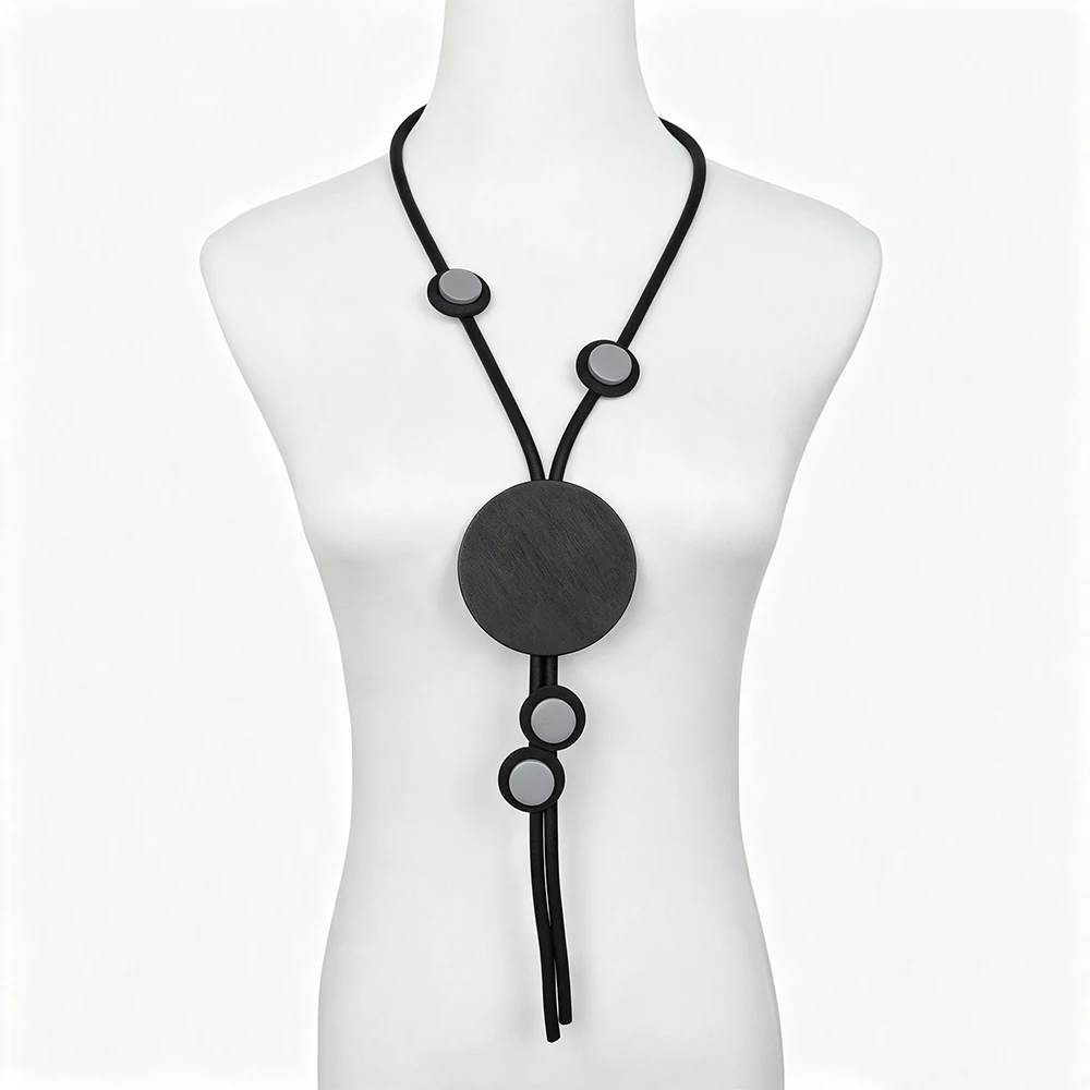 UKEBAY Lange Geometrische Anhänger-Halskette für Frauen Minimalistischer Boho-Statement-Schmuck aus Gummi für Party und Alltag Einzigartiges Design – Detail 9